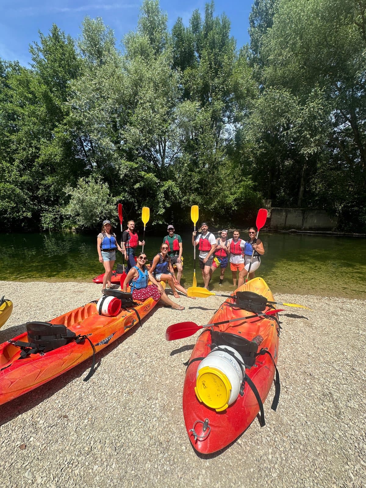 L'équipe de l'agence Joya de Troyes lors d'un team building en canoë
